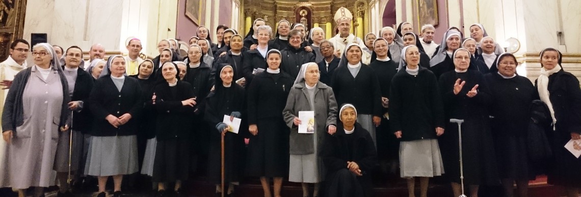 Hermanas del Huerto junto al Cardenal Daniel Sturla y el Obispo auxiliar de Montevideo