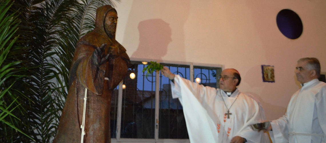 Bendición de la imagen del Padre Pío en la capilla del barrio Dotta –  Diócesis de San José de Mayo