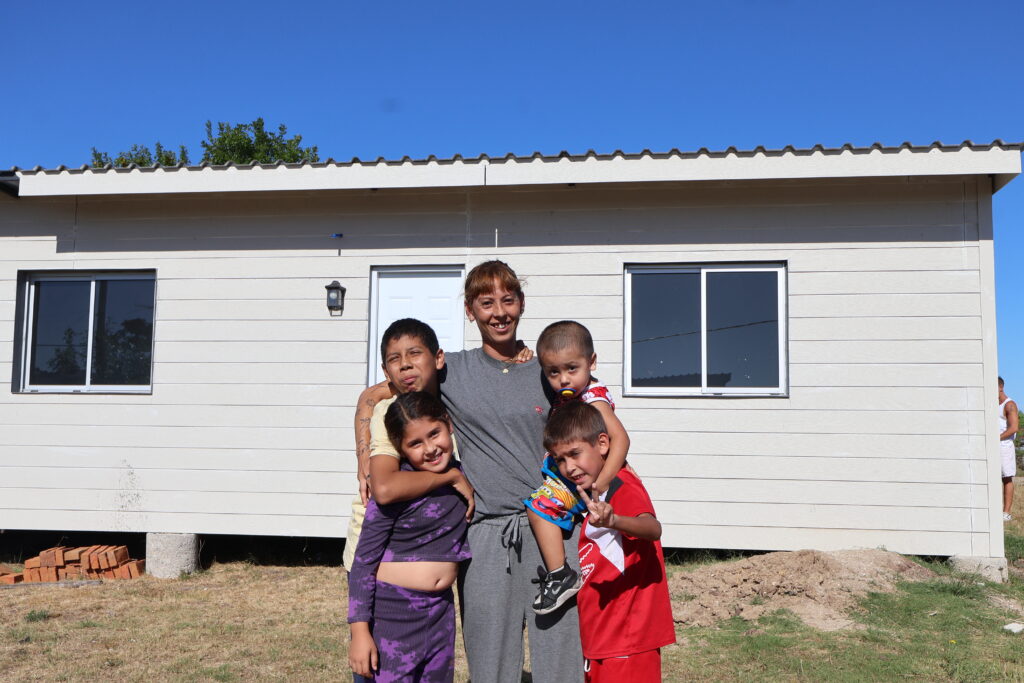 Familia de Alexandra Arispe, la primer familia beneficiada con RANCHO CERO en San José