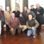 Sacerdotes peregrinos junto al Padre Angel Rossi y otros jesuitas